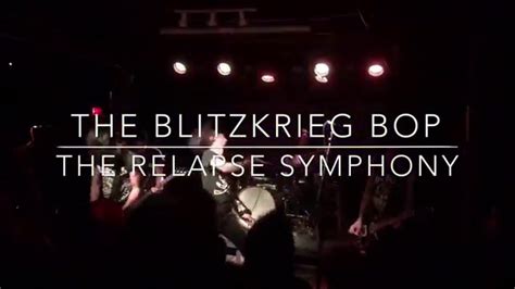 Blitzkrieg Bop - A Chaotic Symphony of Teenage Angst and Unbridled Energy